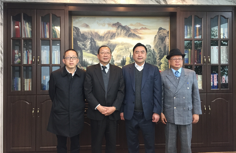 趙振元和陳宗欣教授、蛯子晴夫總經(jīng)理、愛德中創(chuàng)公司鄒克總經(jīng)理親切合影.png