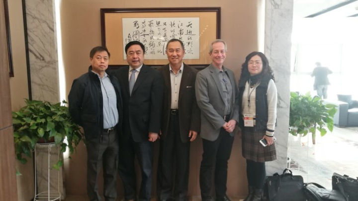 11-趙振元、副院長(zhǎng)姚虹與洪啟財(cái)副總裁一行親切合影.jpg