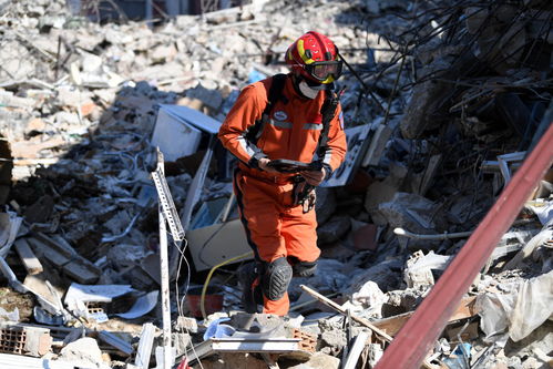 中國(guó)救援隊(duì)在土耳其成功營(yíng)救4名被困人員并開展清障服務(wù)